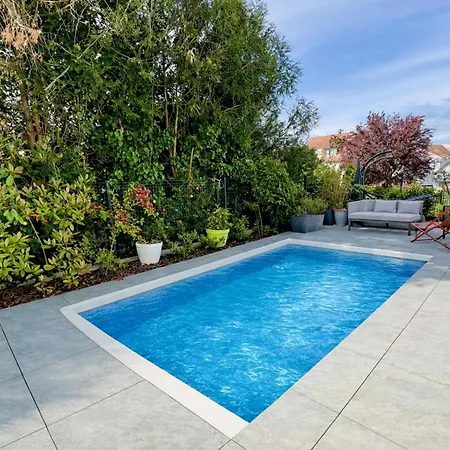 The Of The Vines Pool & Jacuzzi * Truchtersheim